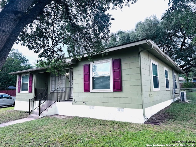 Listing photo id 1 for 703 Mcdougal