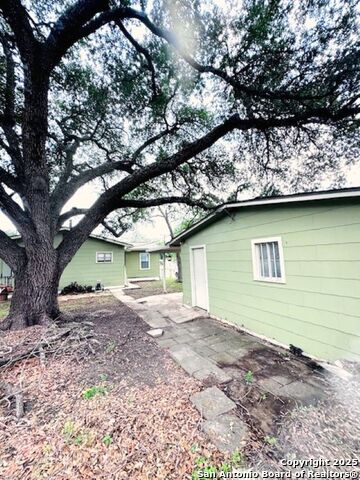 Listing photo id 29 for 703 Mcdougal