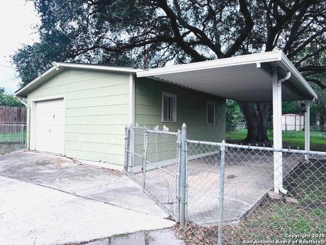 Listing photo id 31 for 703 Mcdougal