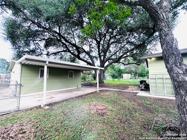 Listing photo id 32 for 703 Mcdougal