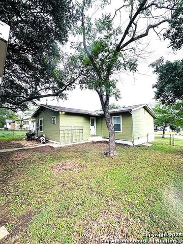 Listing photo id 33 for 703 Mcdougal