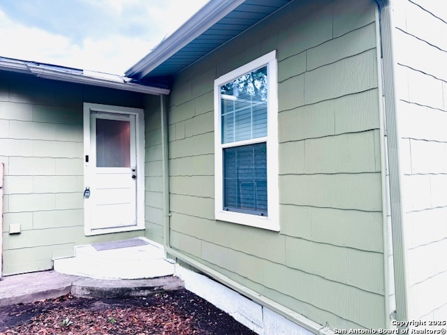 Listing photo id 34 for 703 Mcdougal