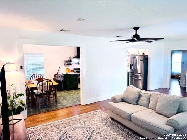 Listing photo id 3 for 703 Mcdougal