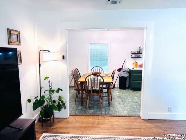 Listing photo id 4 for 703 Mcdougal