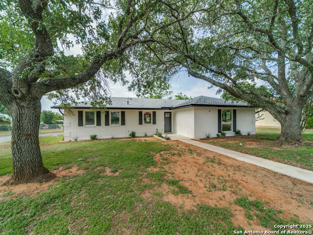 Details for 323 Broadmoor Dr., Fredericksburg, TX 78624