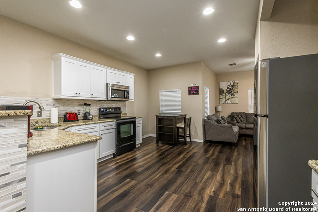 Listing photo id 8 for 1202 Center N