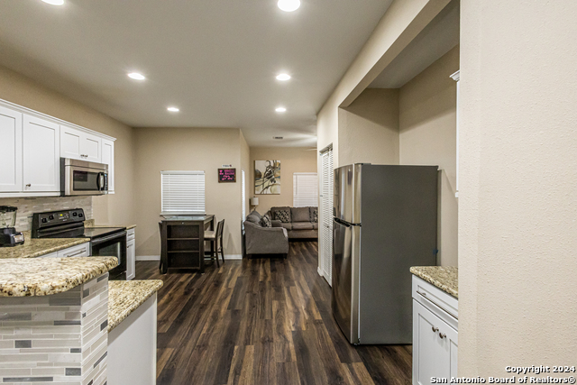 Listing photo id 9 for 1202 Center N