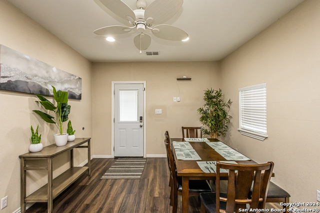Listing photo id 12 for 1202 Center N