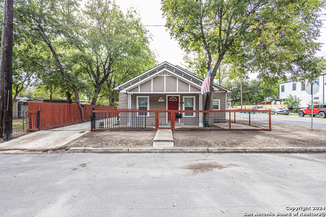 Listing photo id 0 for 1202 Center N