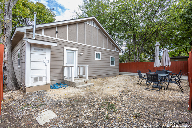 Listing photo id 25 for 1202 Center N