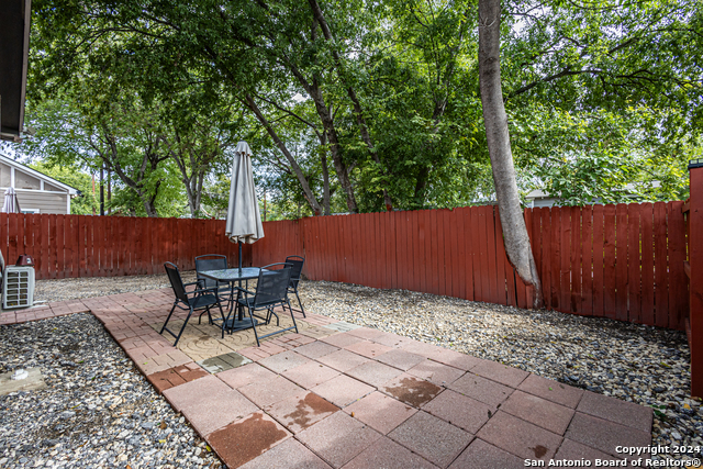 Listing photo id 27 for 1202 Center N