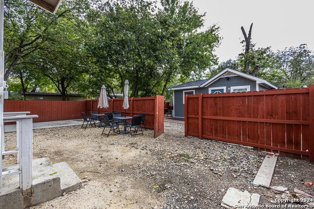 Listing photo id 28 for 1202 Center N