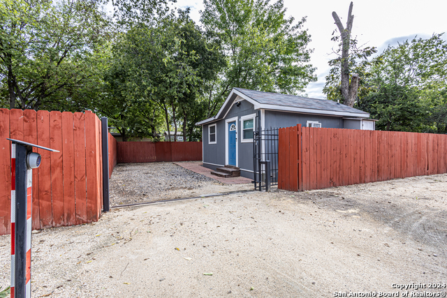 Listing photo id 29 for 1202 Center N