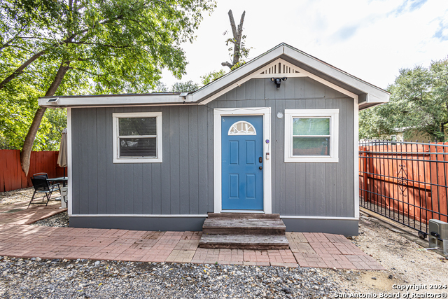 Listing photo id 30 for 1202 Center N