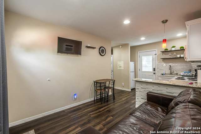 Listing photo id 31 for 1202 Center N