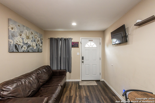 Listing photo id 32 for 1202 Center N