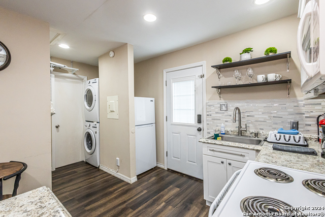 Listing photo id 34 for 1202 Center N