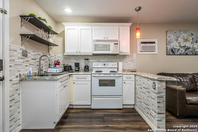 Listing photo id 35 for 1202 Center N