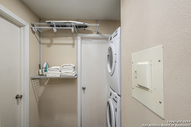 Listing photo id 37 for 1202 Center N