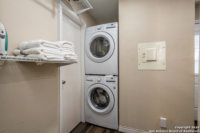 Listing photo id 38 for 1202 Center N