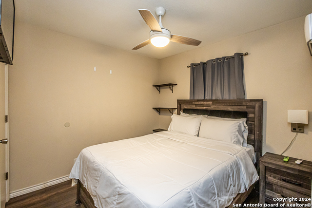 Listing photo id 40 for 1202 Center N