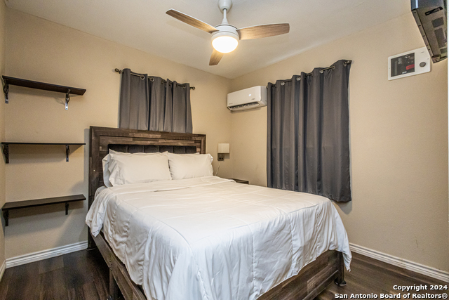 Listing photo id 41 for 1202 Center N