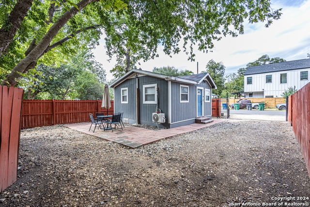 Listing photo id 42 for 1202 Center N
