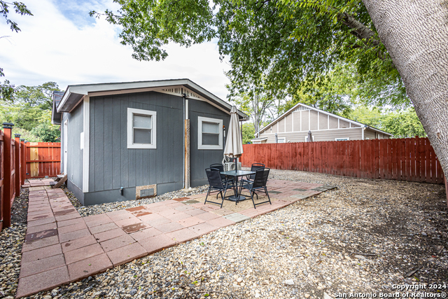 Listing photo id 43 for 1202 Center N