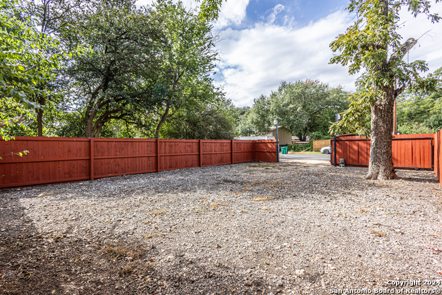 Listing photo id 45 for 1202 Center N