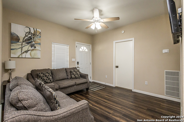 Listing photo id 3 for 1202 Center N
