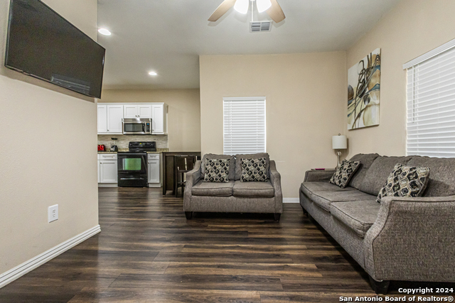 Listing photo id 4 for 1202 Center N