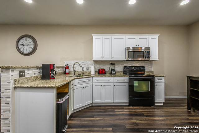 Listing photo id 7 for 1202 Center N