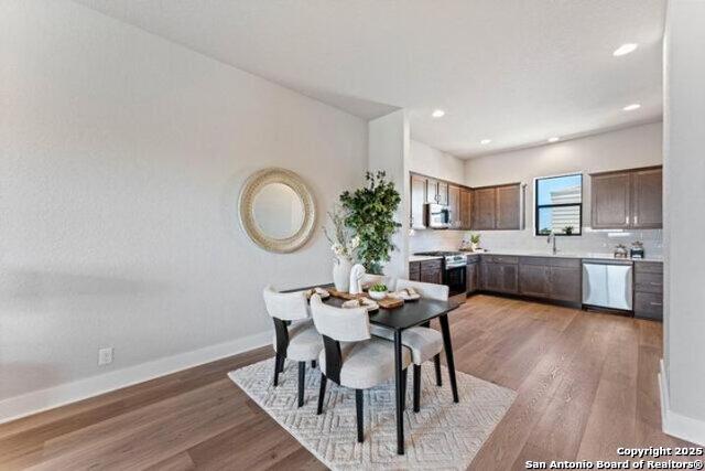 Listing photo id 8 for 7942 Kennedy Hl #8 8