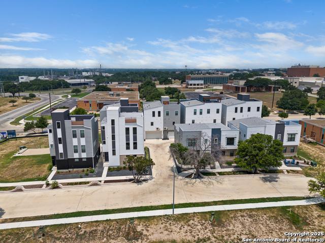 Listing photo id 29 for 7942 Kennedy Hl #8 8