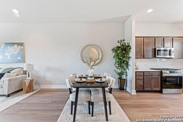 Listing photo id 7 for 7942 Kennedy Hl #8 8