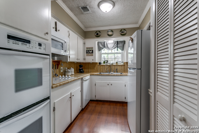 Listing photo id 8 for 1919 Arroya Vista