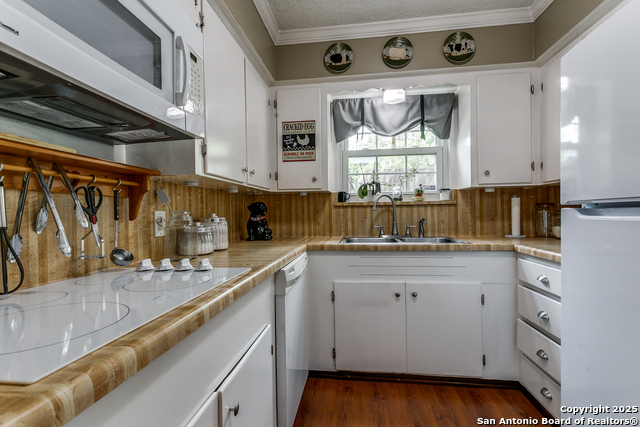Listing photo id 9 for 1919 Arroya Vista