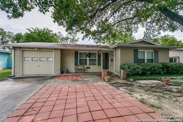 Listing photo id 0 for 1919 Arroya Vista