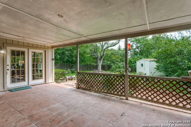Listing photo id 19 for 1919 Arroya Vista