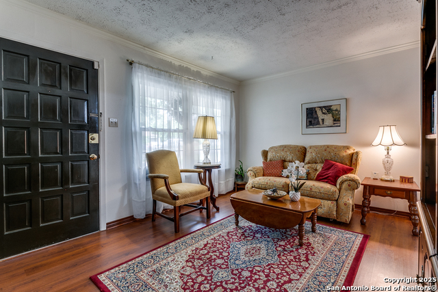 Listing photo id 1 for 1919 Arroya Vista