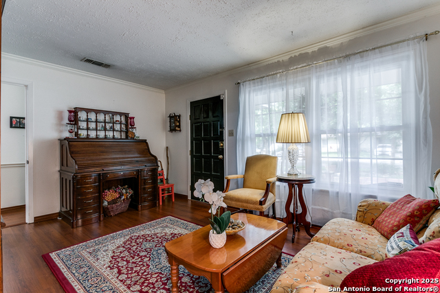 Listing photo id 2 for 1919 Arroya Vista