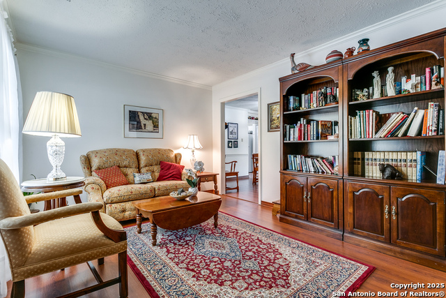 Listing photo id 3 for 1919 Arroya Vista