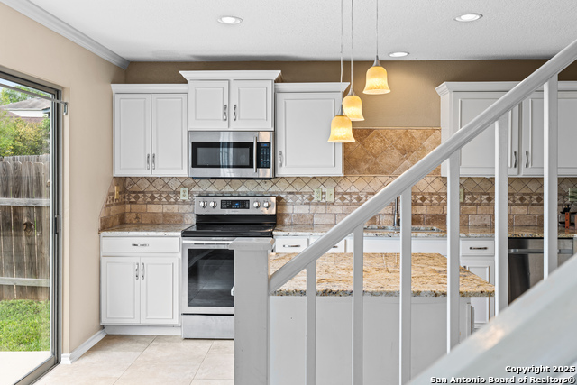Listing photo id 11 for 7034 Horizon Peak