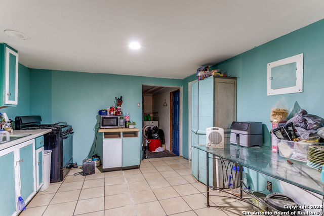 Listing photo id 8 for 415 Wilcox Ave