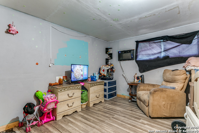 Listing photo id 11 for 415 Wilcox Ave