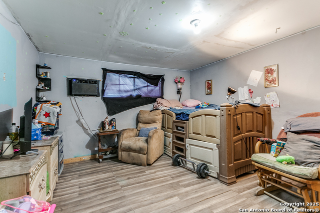 Listing photo id 12 for 415 Wilcox Ave