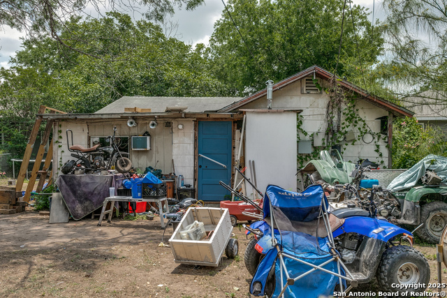 Listing photo id 19 for 415 Wilcox Ave