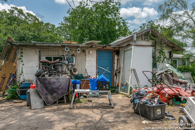 Listing photo id 20 for 415 Wilcox Ave