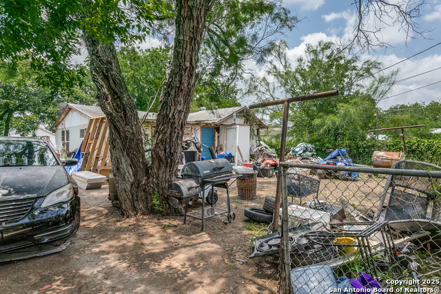Listing photo id 21 for 415 Wilcox Ave