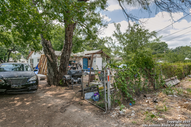 Listing photo id 23 for 415 Wilcox Ave